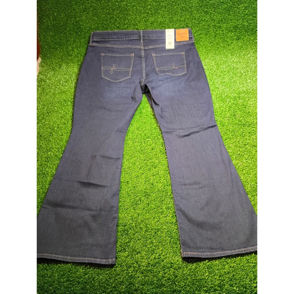 Levi Strauss & Co. Mid-Rise Bootcut Jeans 18S - Picture 7 of 9